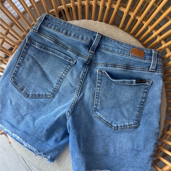 Seven - Weekend Short - Picture 5 of 5